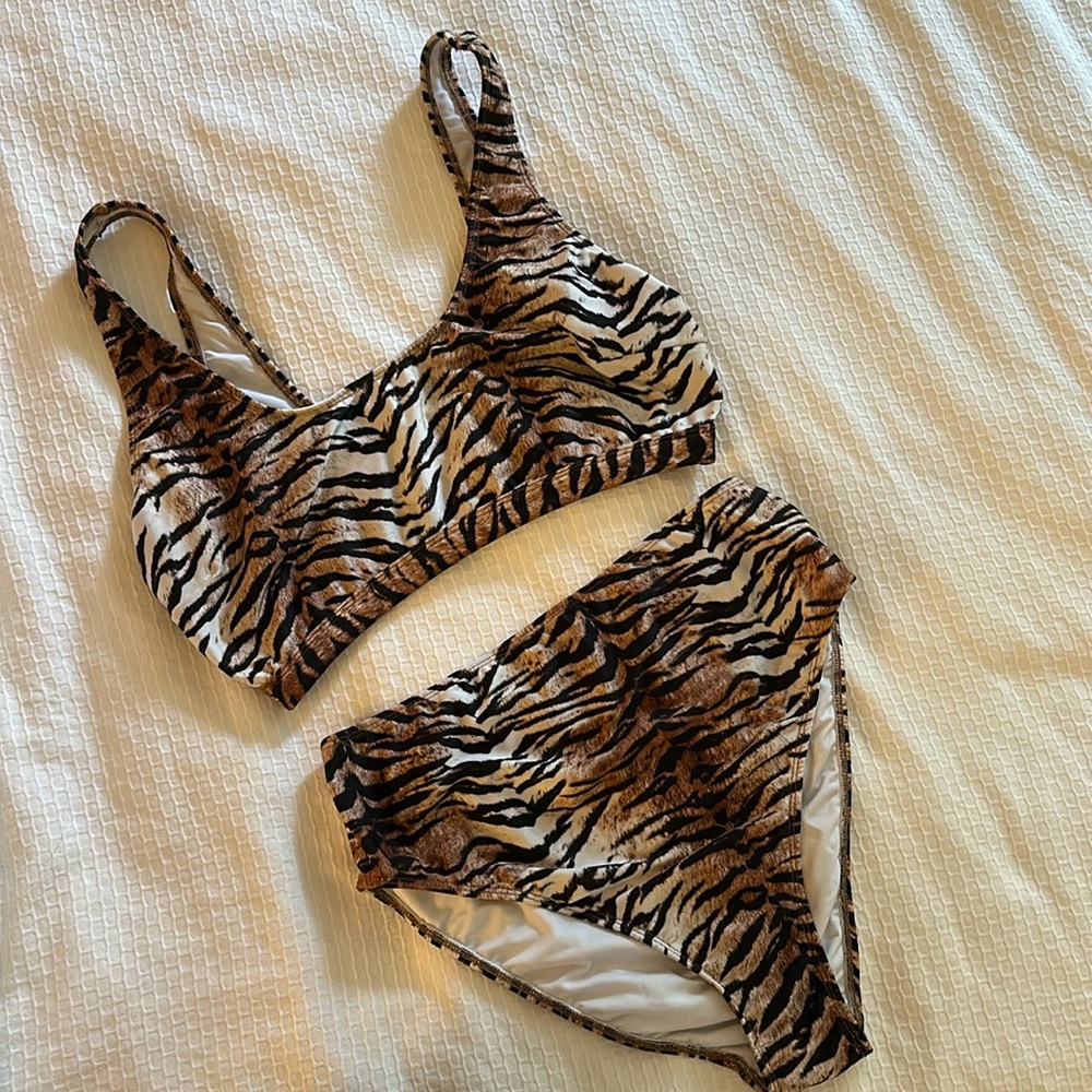 ASOS tiger stripe 2 piece swimsuit. Top size US 16, bottom size US 12.